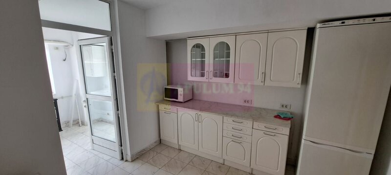 Inchiriere apartament 3(din4)camere pe bd Decebal, metroul M2